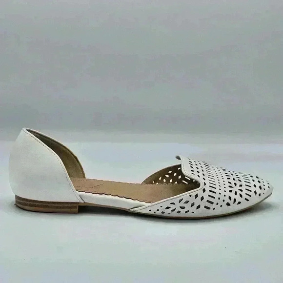 Isaac Mizrahi Pointed Toe White Perforated Flats, Size 7.5 - Picture 4 of 10